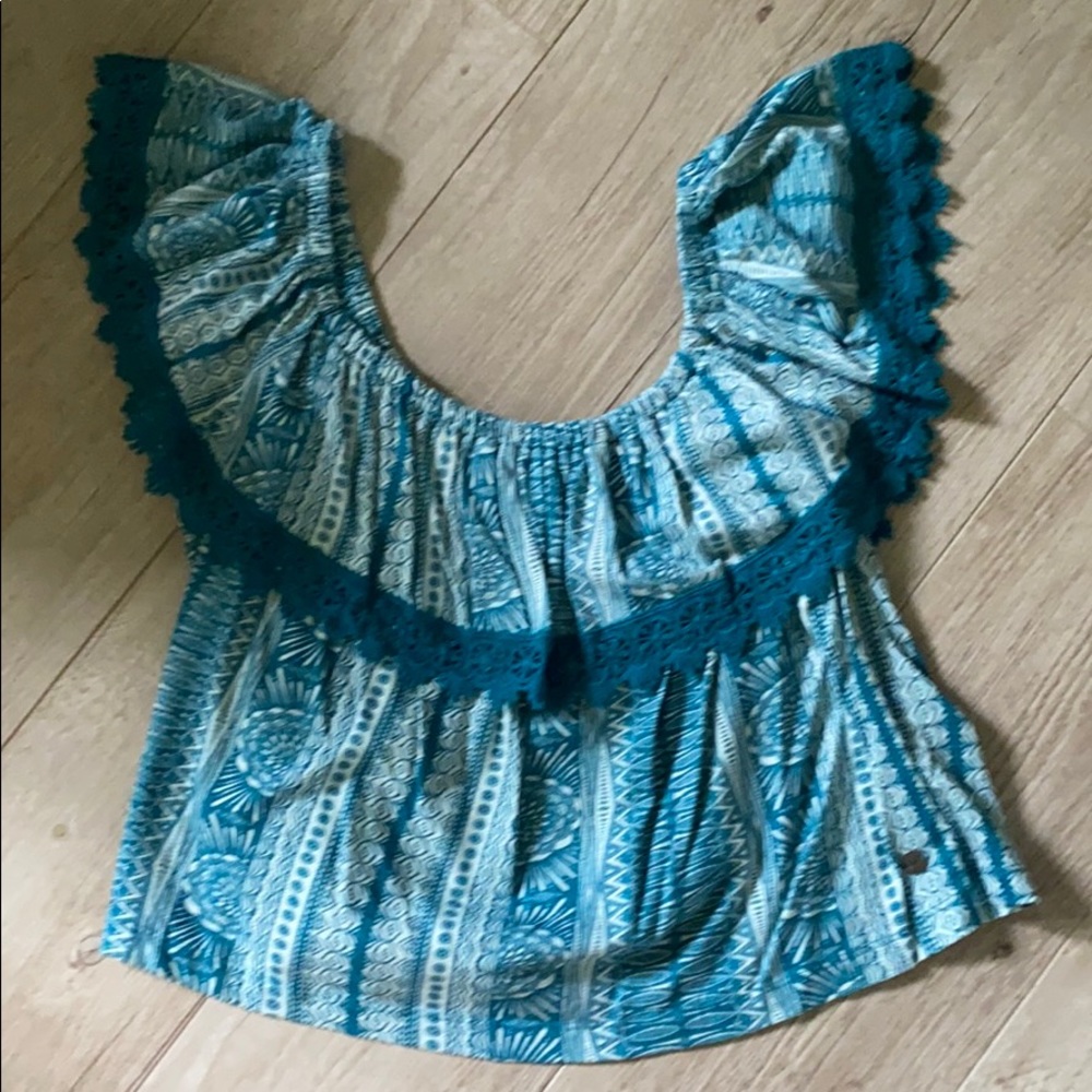 Off the shoulder Roxy top - Picture 2 of 3